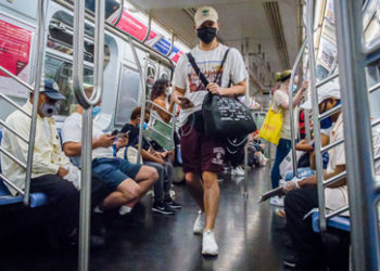 "Stück Normalität" nach 28 Monaten: New York beendet Maskenpflicht in öffentlichen Verkehrsmitteln