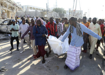 Autobombenanschläge in Somalia: Mindestens 100 Todesopfer gemeldet