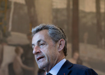 Frankreichs Ex-Präsident Sarkozy: "Von der Leyen überschreitet ihr Mandat"