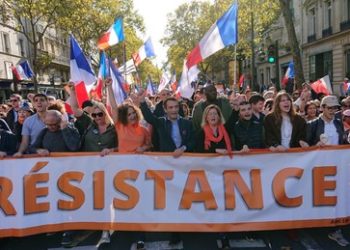 Gegen NATO, EU und Macron: Wieder Tausende auf den Straßen von Paris