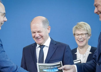 Kommission empfiehlt: Sonderzahlung im Dezember, Gaspreisbremse erst 2023