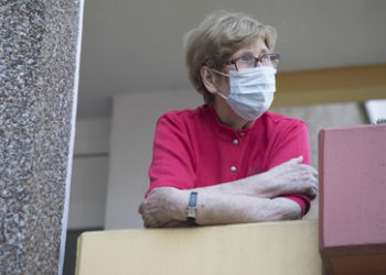 Maskenpflicht in Pflegeeinrichtungen: "Theater, Theater, der Vorhang geht auf"