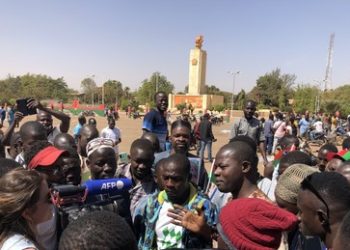 Nach Putsch in Burkina Faso: Demonstranten schwenken russische Fahnen