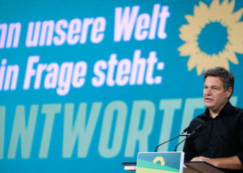 Parteitag der Grünen: Energiekrise kann nur mit Waffen gelöst werden