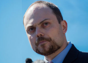 Russisch-britischem Aktivisten drohen 20 Jahre Haft wegen Hochverrats