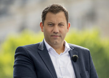 SPD: Klingbeil läutet radikalen Kurswechsel gegenüber Russland ein – Merkel mahnt zu Besonnenheit