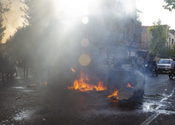 Bundesregierung fordert Deutsche zur Ausreise aus Iran auf