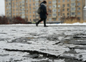 Eisregen verwandelt Wladiwostok in Eisbahn