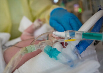 Folge der Corona-Maßnahmen: Kinderkliniken durch RSV-Welle am Limit