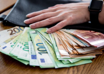 Innenministerin Faeser plant Bargeldobergrenze von 10.000 Euro