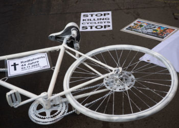 Mahnwache für getötete Radfahrerin in Berlin – erstmals Klimaaktivistin verurteilt