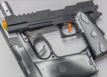 Mann raubt Juweliergeschäft in Jaroslawl mit Spielzeugpistole aus