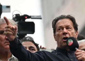 Medien: Pakistanischer Ex-Premier Imran Khan überlebt Anschlag