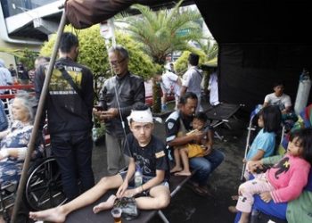 Mindestens 56 Tote bei Erdbeben in Indonesien