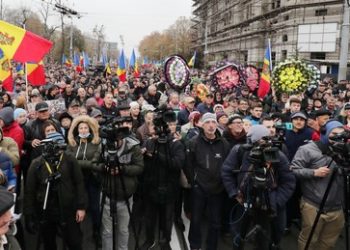 Moldauische Opposition: Rund 50.000 Menschen demonstrieren in Chișinău