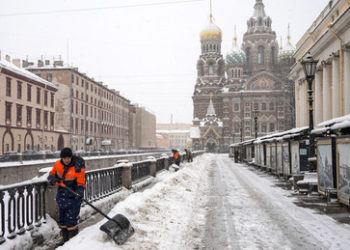 Präventive Maßnahme: Sankt Petersburg übt Schneeräumung – bei Plusgraden und sauberen Straßen