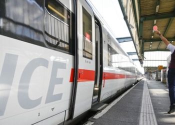 Prioritätensetzung: Schaffner und Lokführer bei der Bahn dürfen Frauenkleider tragen