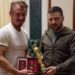 Selenskij erhält Oscar –  Geschenk von Sean Penn