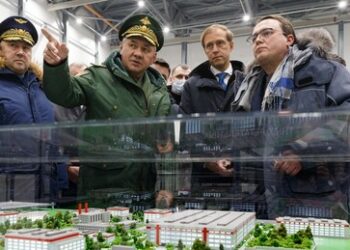 Sergei Schoigu kündigt erhöhte Finanzierung der staatlichen Verteidigungsaufträge im Jahr 2023 an