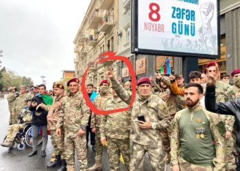 Ukrainischer Botschafter in Aserbaidschan postet Fotos von Soldaten mit Wolfsgruß