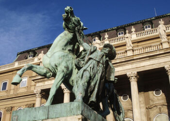 Warum Großungarn auf Viktor Orbáns Schal die Ukraine und Rumänien so nervös macht