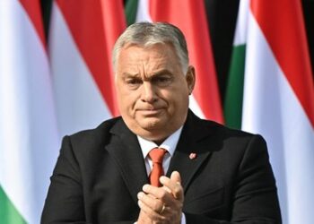 Wegen Orbáns "Großungarn-Schal": Ukrainisches Außenamt will Botschafter einbestellen   