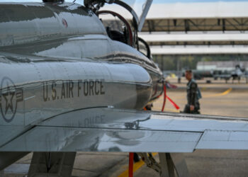 2. in Australien ansässiger Pilot wegen Unterstützung bei der Ausbildung chinesischer Kampfpiloten untersucht