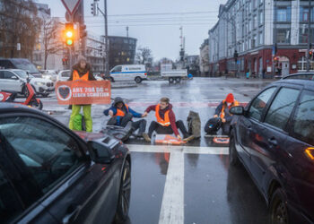 Allein in Berlin: 2.200 Anzeigen und 600 Bußgeldbescheide gegen Klima-Kleber