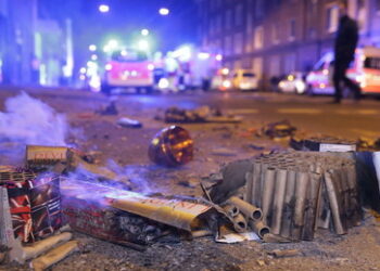 Berlin: Böller-Randale in Schöneberg – Voll besetzter Bus beschossen