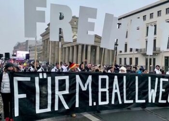 Demonstration die Freilassung von Michael Ballweg – Heiligabend vor der JVA Stammheim