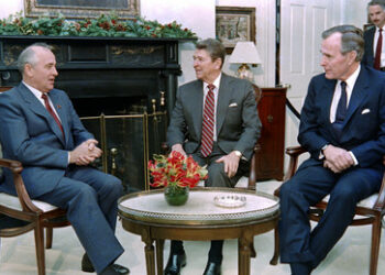 Ehemaliger Reagan-Berater kritisiert Russlands Umsicht: "Putin muss entschlossen handeln"