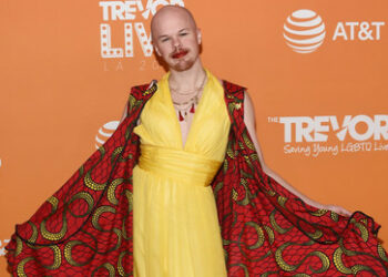 Einen Koffer zu viel gestohlen – Nichtbinärer US-Beamter Brinton nun offiziell entlassen