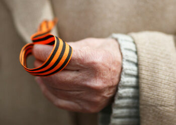 Entweihung des Sankt-Georgs-Bands in Russland künftig unter Strafe