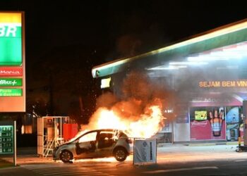 Erneut Ausschreitungen von Bolsonaro-Anhängern in Brasilien: Mehrere Fahrzeuge brennen ab