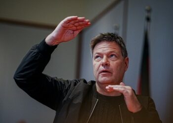 Habeck: Ukraine kämpft "geschickt und strategisch, klug und heldenhaft"