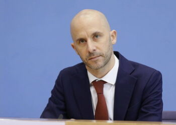 Liveticker Ukraine-Krieg: Panzer und Infanterie durchbrechen ukrainische Verteidigung in Marjinka