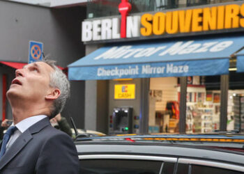 NATO-Generalsekretär in Berlin:  Welt braucht "bereite Bundeswehr" und Rüstungsindustrie