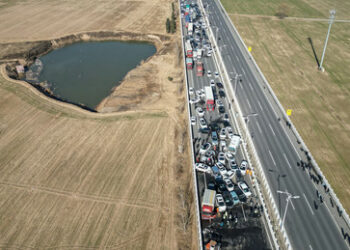 Nebel verursacht Massenkarambolage in China: 200 Fahrzeuge stoßen auf Brücke zusammen