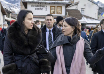 Obwohl auch die Bürgermeisterin mit russischem Gas heizt, befeuert sie die antirussische Hysterie