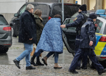 Polizei Sachsen: Geiselnehmer von Dresden ist verstorben