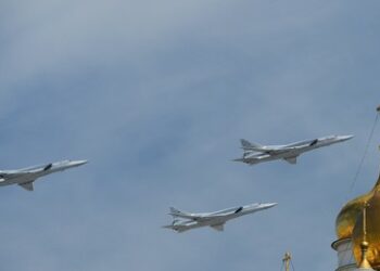 Russland enthüllt seinen modernen nuklearen Überschallbomber Tu-22M3