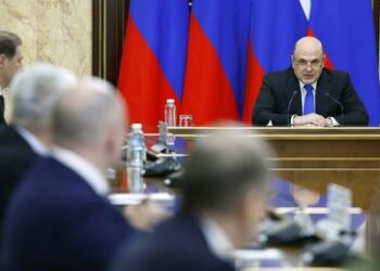 Russlands Ministerpräsident: Arbeitslosigkeit niedrig wie nie zuvor, BIP nur gering gesunken