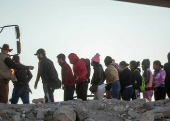 US-Grenzstadt verkündet Notstand wegen Migrantenflut aus Mexiko