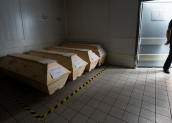 Zusammenhang Corona-Impfung und Anstieg der Todesfälle? – Gegenseite in Widersprüche verwickelt