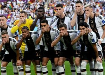 "Es war Gruppenzwang!" – DFB-Spieler waren sich wegen "Mund-zu-Foto" uneinig