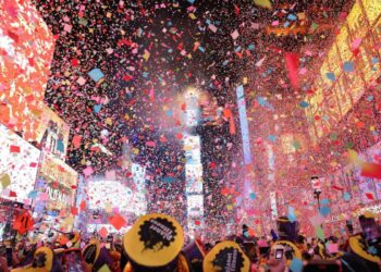 Kommunistischer Einfluss in New York, hervorgehoben durch den Auftritt eines chinesischen Beamten an Silvester