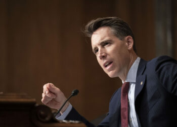 Senator Josh Hawley stellt Bill Banning TikTok aus den USA vor