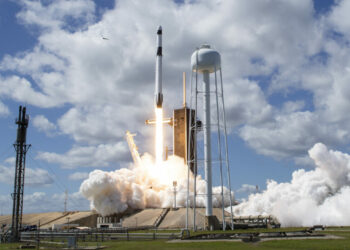 China könnte Teile des Mondes als eigenes Territorium beanspruchen, US-Astronauten vertreiben, warnt NASA-Chef