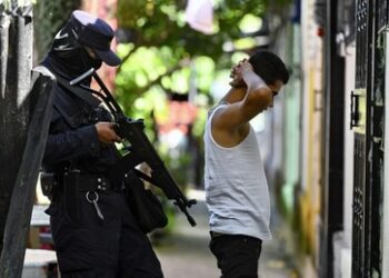 El Salvadors Präsident gibt Fehler im Kampf gegen Banden zu: 3.000 Festgenommene auf freiem Fuß