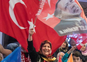 Innertürkische Konflikte: AKP-Abgeordneter droht PKK-Anhängern in Deutschland mit Vernichtung